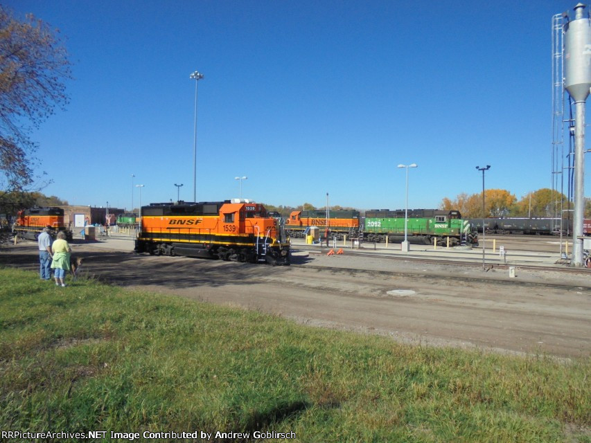 BN 972658, BN + BNSF Engines